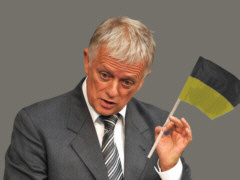 Fritz Kuhn zeigt Flagge