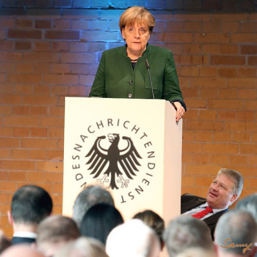 Der BND hat Erkenntnisse über Merkel - Karikarur: Samy - Creative-Commons-Lizenz Namensnennung Nicht-Kommerziell 3.0
