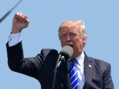 Donald Trump, 2017 - Foto: geralt - Creative-Commons-Lizenz 3.0 - vernderter Bildausschnitt