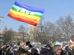 Friedens-Demo in Stuttgart am 13. März 2022 - Foto: Klaus Schramm - Creative-Commons-Lizenz Namensnennung Nicht-Kommerziell 3.0