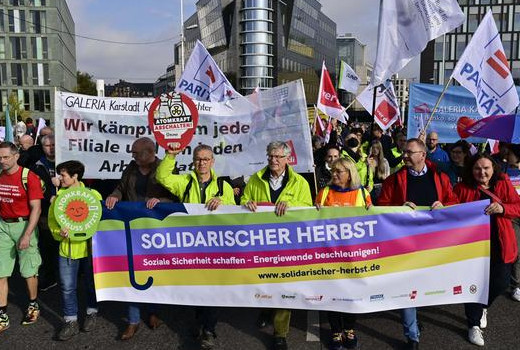 Demo in Berlin, 22.10.22 - Foto: Klaus Schramm - Creative-Commons-Lizenz Namensnennung Nicht-Kommerziell 3.0