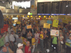 Montagsdemo gegen Fluglrm im Frankfurter Flughafen, 13.08.2012  - Foto: Klaus Schramm