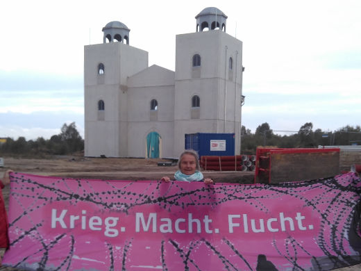 Aktion auf Truppen-bungsplatz Altmark, 3.10.2016 - Foto: Friede Freiheidt - Creative-Commons-Lizenz Nicht-Kommerziell 3.0