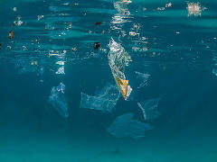 Plastik-Müll im Meer - Foto: San Salvo - Creative-Commons-Lizenz CC0