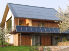 Solarhaus mit Photovoltaik-Anlage